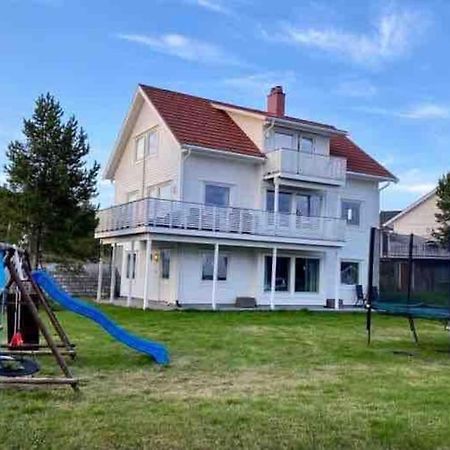 Leilighet Sentralt Pa Senja Silsand Exterior foto